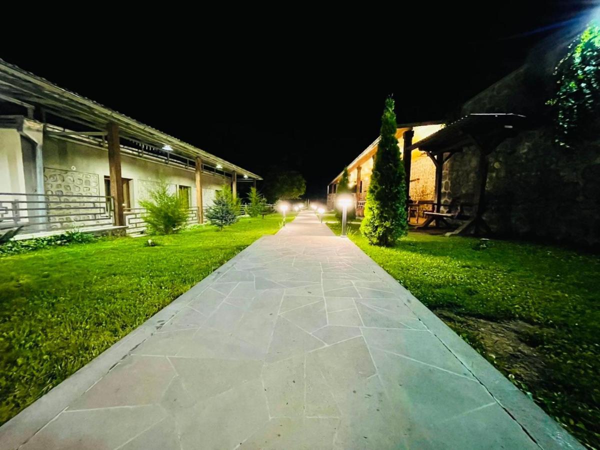 Lara Hotel กอริส ภายนอก รูปภาพ