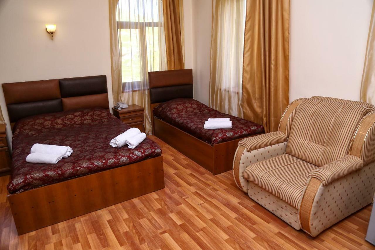 Lara Hotel กอริส ภายนอก รูปภาพ