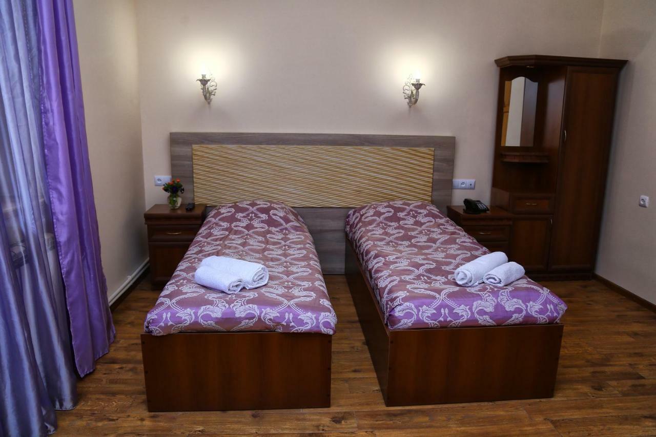 Lara Hotel กอริส ภายนอก รูปภาพ