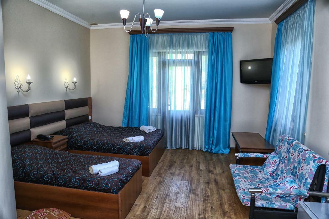 Lara Hotel กอริส ภายนอก รูปภาพ