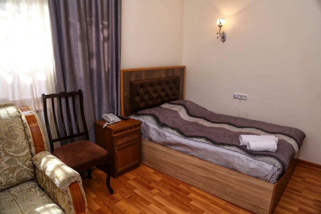 Lara Hotel กอริส ภายนอก รูปภาพ