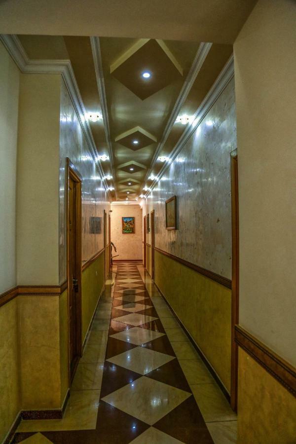 Lara Hotel กอริส ภายนอก รูปภาพ