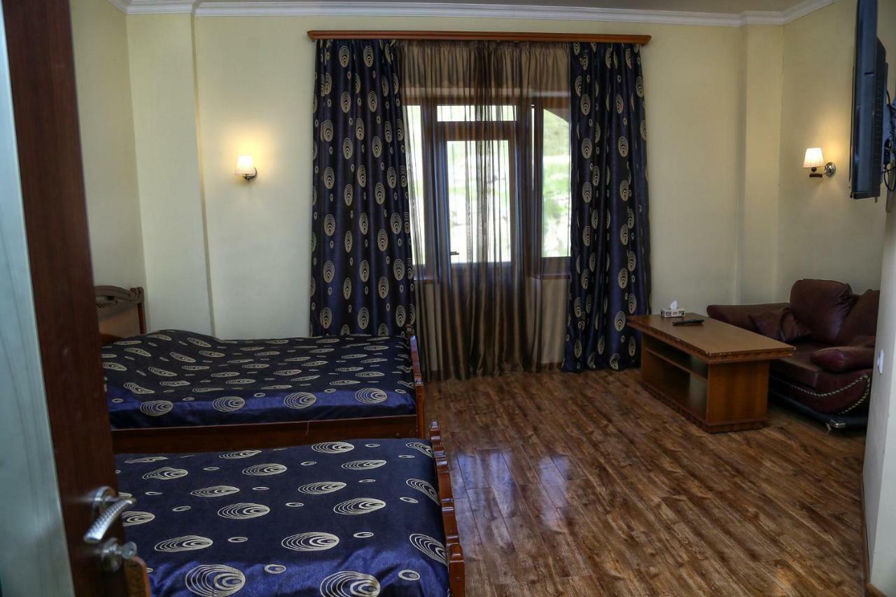 Lara Hotel กอริส ภายนอก รูปภาพ